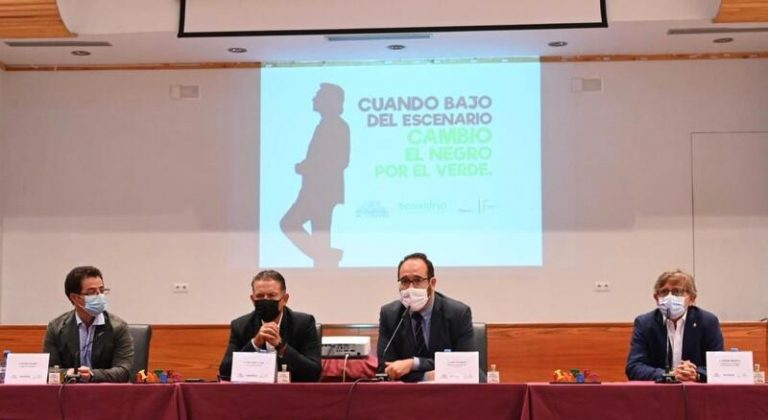Linares contará con una estatua de vidrio reciclado del cantante Raphael