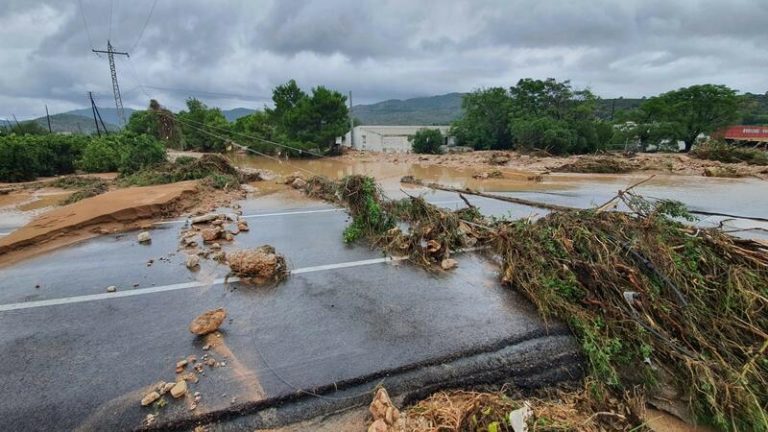 Los Bomberos han movilizado un centenar de efectivos por las inundaciones de Tarragona