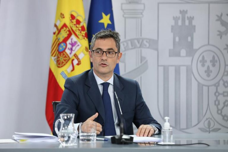 Bolaños avisa de que la luz no bajará «con deslealtades» sino con medidas «viables»