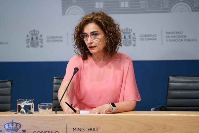 Montero ve una «oportunidad histórica» en los Presupuestos de 2022