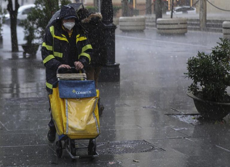 Correos estrena 22.000 nuevos dispositivos portátiles para sus repartidores