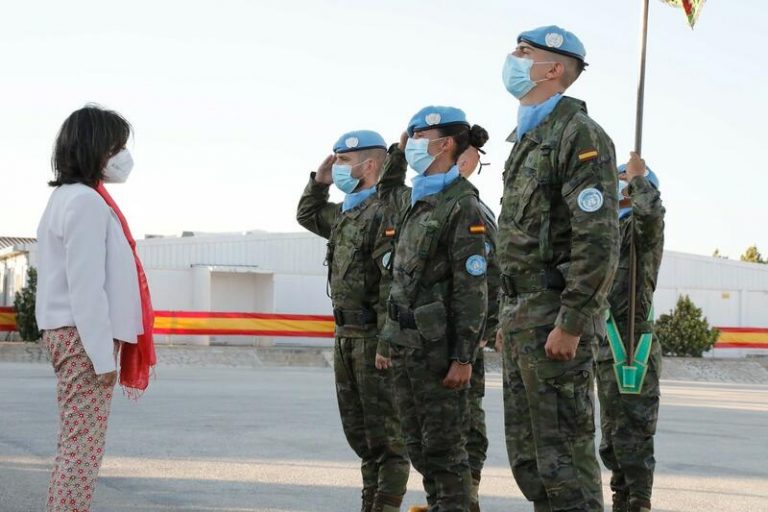 Las FAS españolas entregan 22 contenedores de alimentos al Ejército libanés