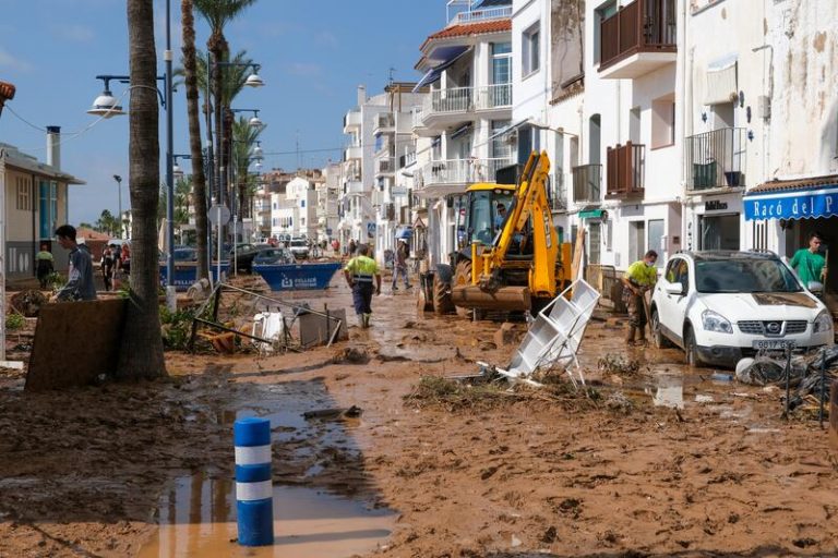 Alcanar empieza la segunda fase del operativo de emergencia tras las inundaciones