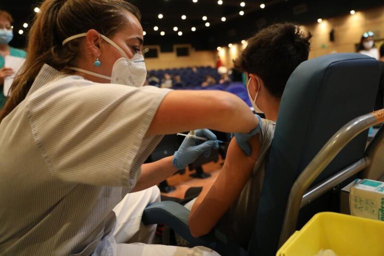 Más de 33,6 millones de personas ya han recibido la pauta completa de vacunación