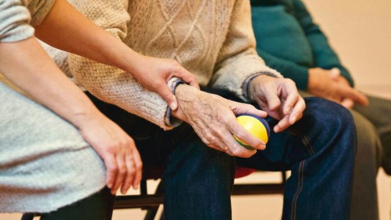 El 85,9% de las personas mayores de 65 años ha sufrido algún impacto como consecuencia de la pandemia