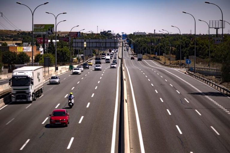 DGT pide desplazarse a pie, en bici o transporte público en la ‘vuelta al cole’