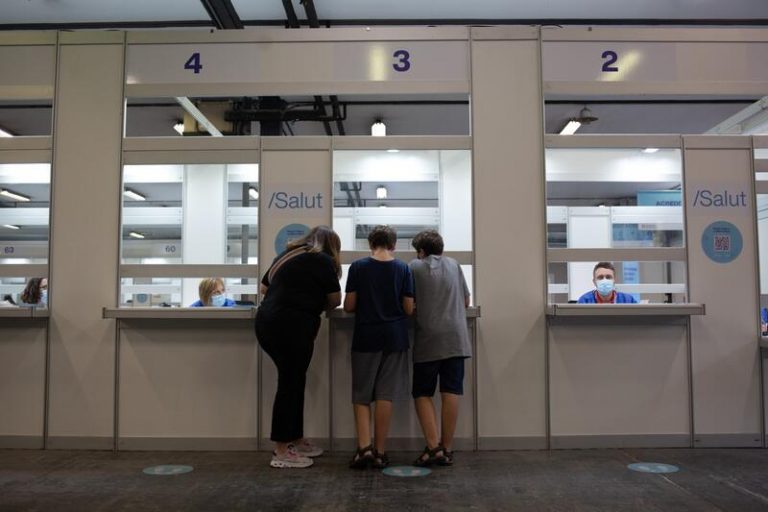 Cataluña estudia incentivar la vacunación con descuentos culturales
