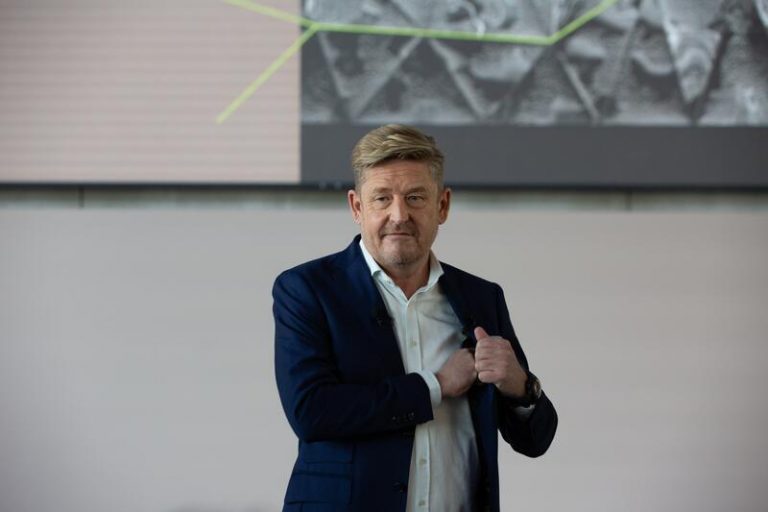 Griffiths: la crisis de semiconductores tendrá «gran impacto» en los resultados
