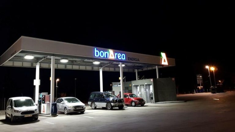 El precio en las gasolineras automáticas y las tradicionales varía 12 céntimos por litro