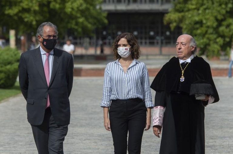 Ayuso carga contra la Ley de Universidades de Castells, una «politización morbosa»