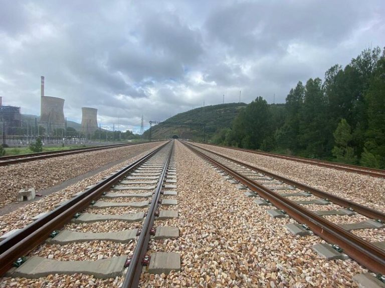 Autorizada la licitación del contrato para suministrar energía ‘verde’ a la red ferroviaria