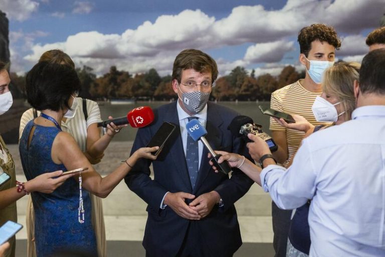 Almeida reconoce «discrepancias» con Vox, a quien sitúa como «socio preferente» para los presupuestos