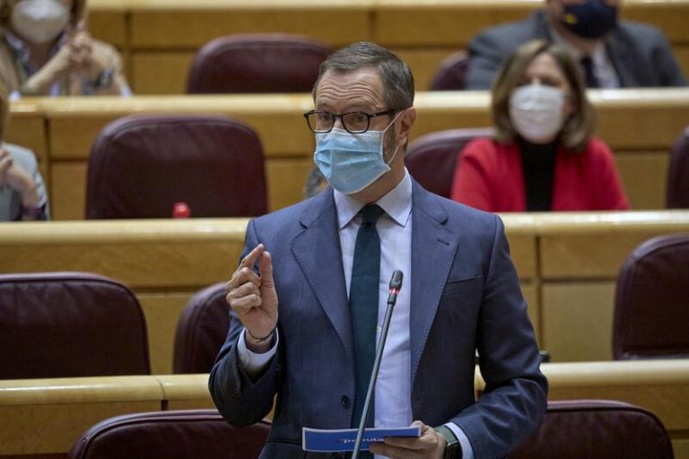 El PP dice que el cese de Dolores Delgado daría más «credibilidad» a Sánchez
