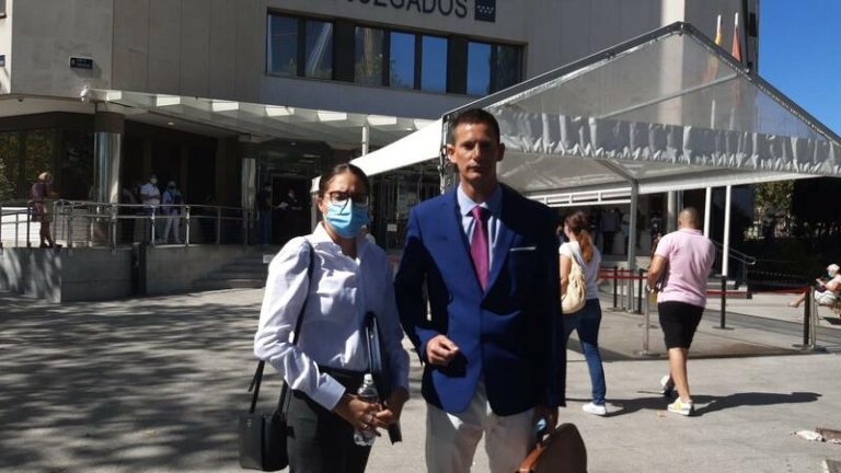 El sanitario agredido en el Metro de Madrid: «Me reventó el ojo con algo»