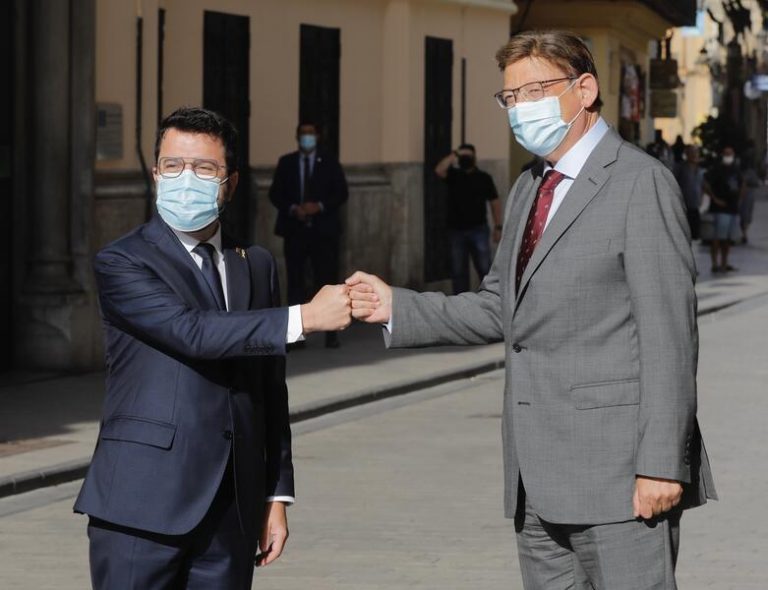Puig y Aragonès acuerdan «intensificar» relaciones