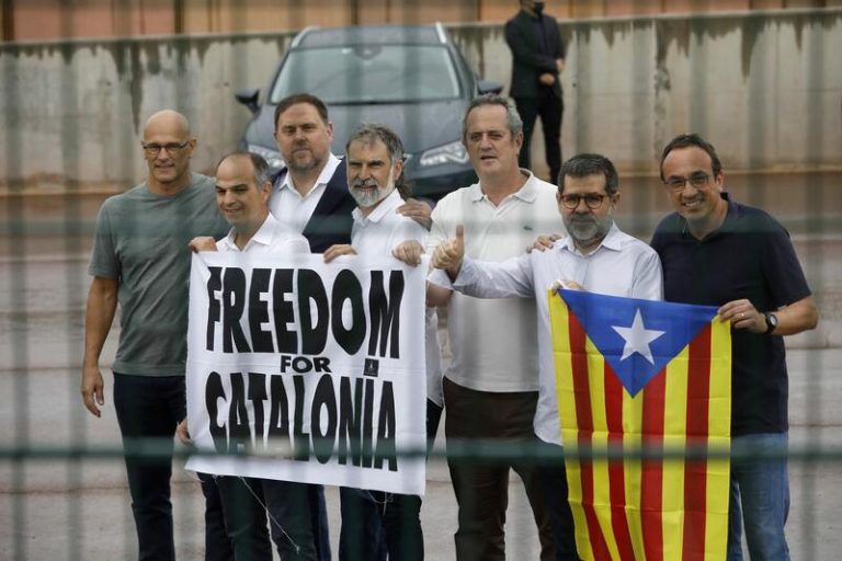 El Gobierno rechaza publicar los expedientes completos de los indultos a los líderes del procés sin su «consentimiento»