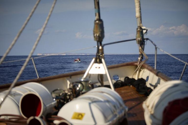El barco de observación y vigilancia ‘Astral’ regresa a Badalona por una avería