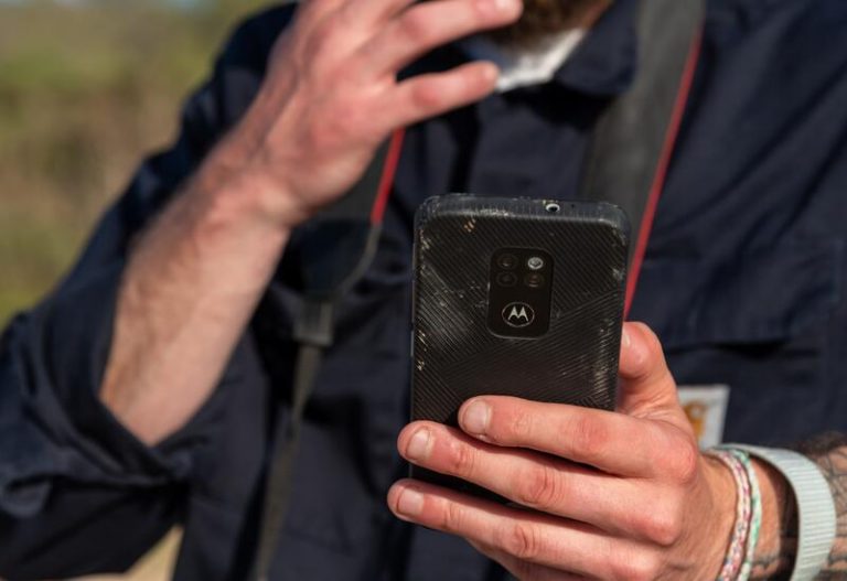 Motorola lanza en España su móvil rugerizado defy por 329 euros