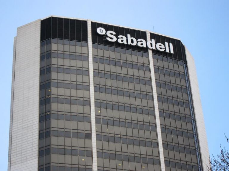 Prejubilaciones y excedencias: las propuestas de los sindicatos ante el ERE del Sabadell