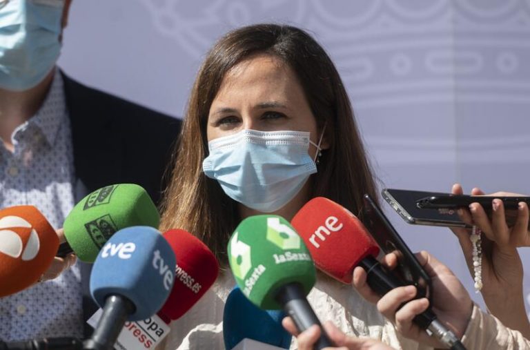 Belarra pide aprovechar la paralización de la ampliación del Prat para acabar con el «transporte especulativo»