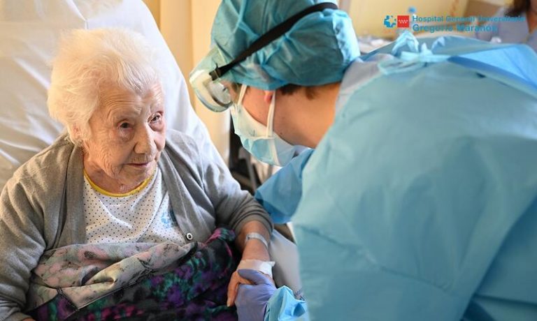 Diseñan un programa de intervención psicológica para personal sanitario en pandemia