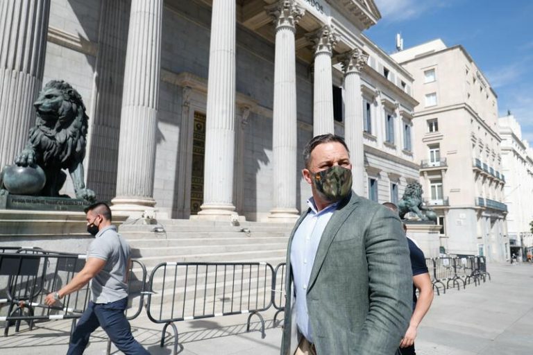 Abascal niega la existencia del colectivo LGTBi