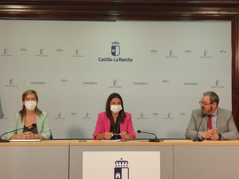 Castilla-La Mancha abre la mano en las visitas a residencias de mayores