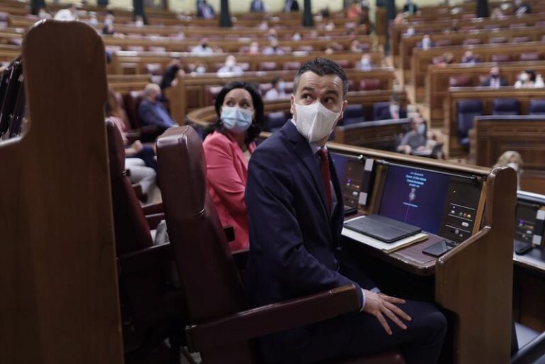 El PSOE avisa a las eléctricas de que serán «firmes»