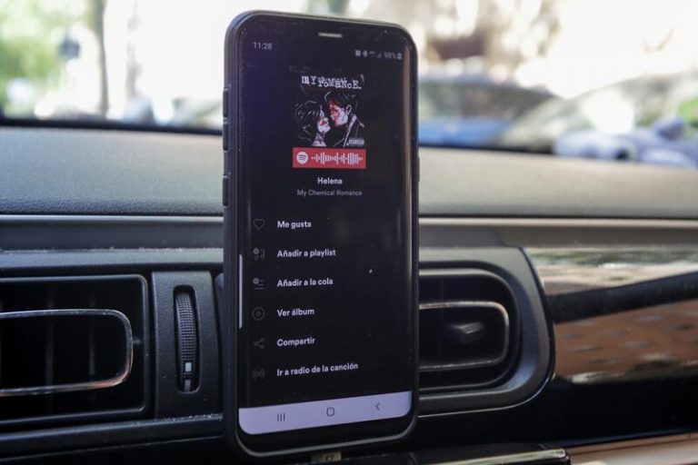 Tráfico arranca una nueva campaña de vigilancia de las distracciones al volante