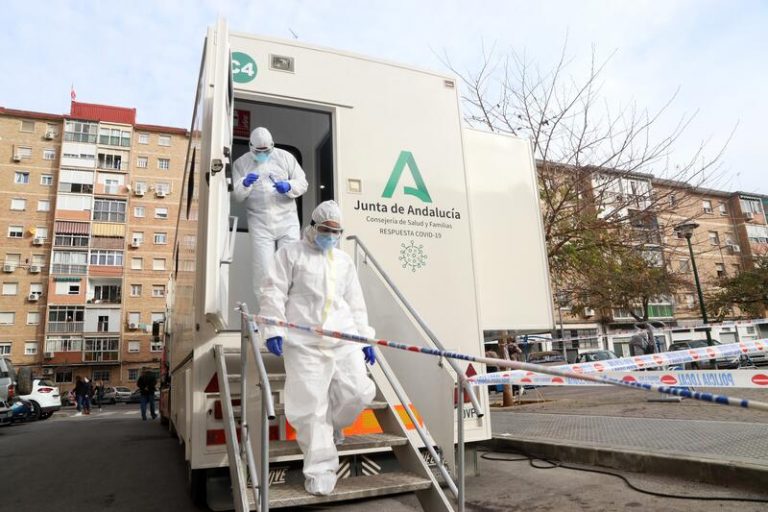 Andalucía registra 628 contagios, once fallecidos y la tasa continúa bajando hasta 89,5