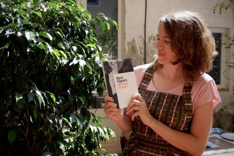 María Folguera rompe con «el sufrimiento mitificado» que rodea a las escritoras en ‘Hermana’