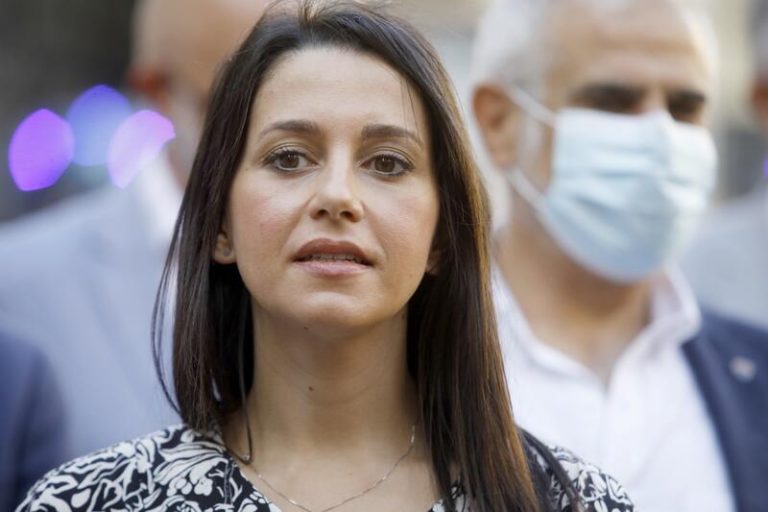 Arrimadas acusa a Sánchez de defender «su poltrona y los Presupuestos» con la mesa de diálogo