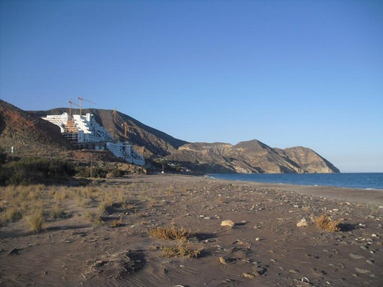 Ecologistas ven el cambio a no urbanizable del Algarrobico un «triunfo»