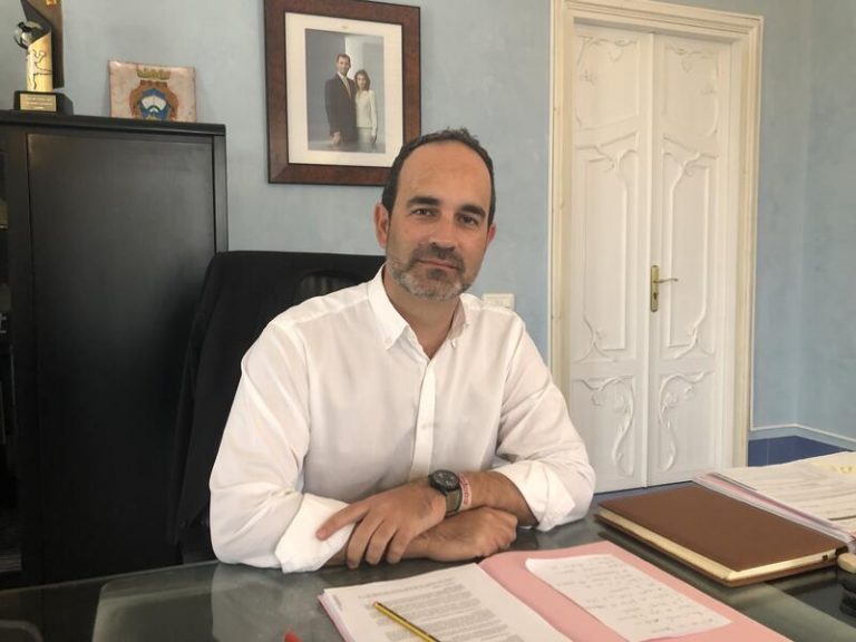 Alcalde de Carboneras: Cambiar Algarrobico a no urbanizable muestra «total colaboración con justicia»