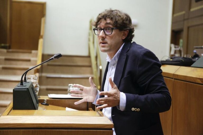 PSE dice a Urkullu que su «referencia» nunca será el siglo XIX