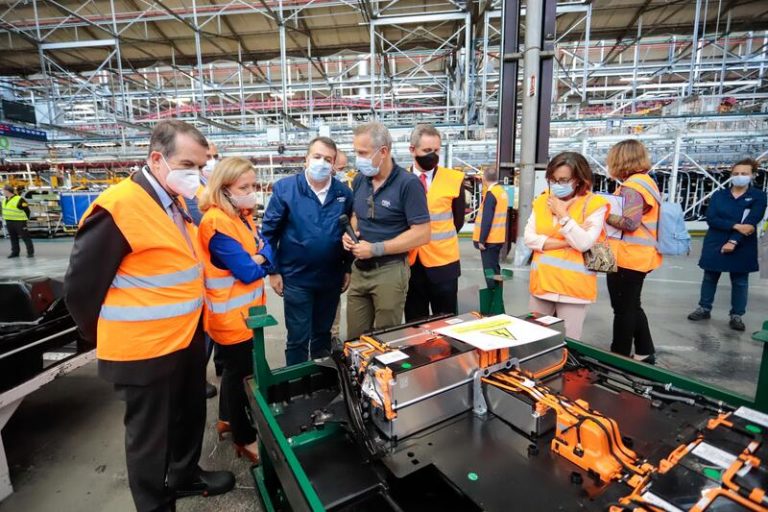 España prevé «participar activamente» en iniciativas para desplegar una industria de microchips