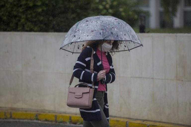 Varios frentes atlánticos dejarán chubascos y descenso térmico el fin de semana