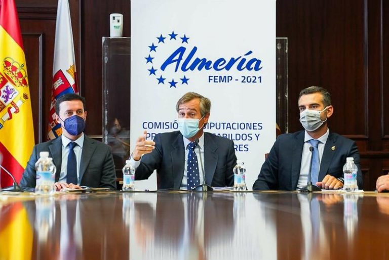 PP pide a Sánchez que «plagie bien» todas sus medidas para reducir precio de la luz