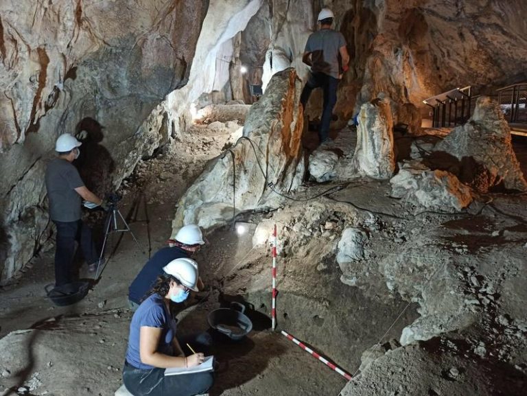 El MARQ retoma las excavaciones en el yacimiento de La Cova de l’Or