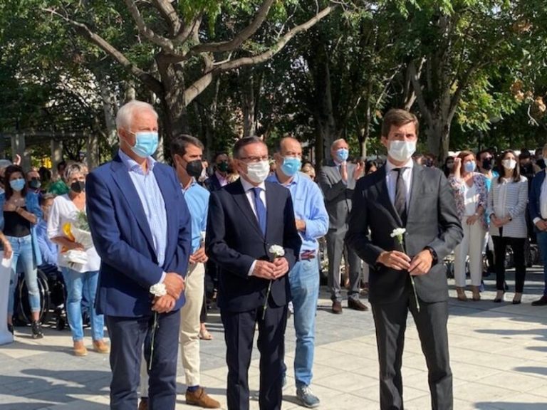 Beamonte (PP) reprocha al Gobierno de España que «no tenga desapego» con partidos que apoyan a los terroristas