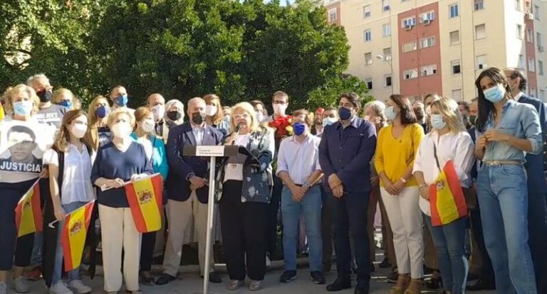 AVT acusa a Sánchez de ser capaz de «pactar con el diablo» por no abandonar «su sillón en la Moncloa»