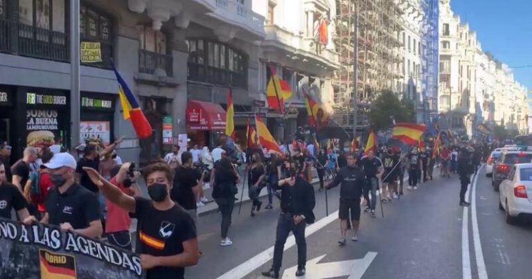 Un grupo de neonazis se manifiesta en Chueca al grito de «fuera maricas de nuestros barrios»