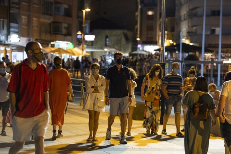 Los contagios en Galicia siguen en descenso, mientras los ingresados bajan del centenar