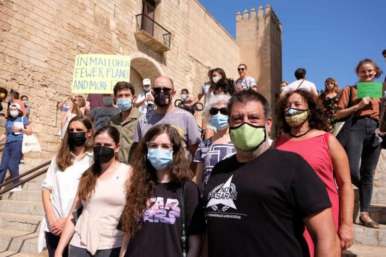 Podemos apoya la concentración en contra de la ampliación del aeropuerto de Palma
