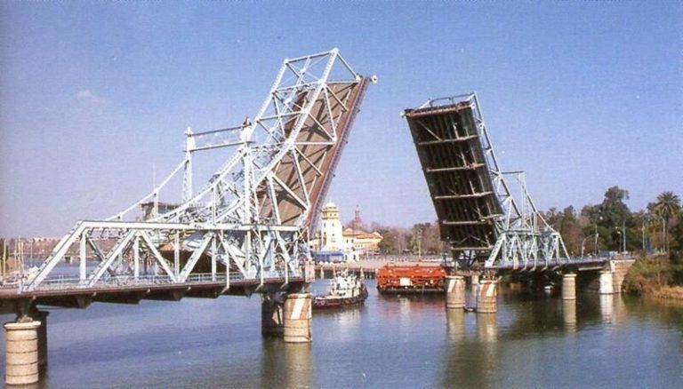 Recogida de firmas en demanda de la recuperación del puente metálico de Alfonso XIII