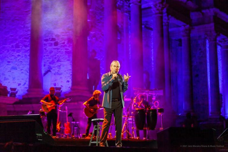 José Luis Perales recuerda su poesía y sus 50 años de música en su concierto en Mérida
