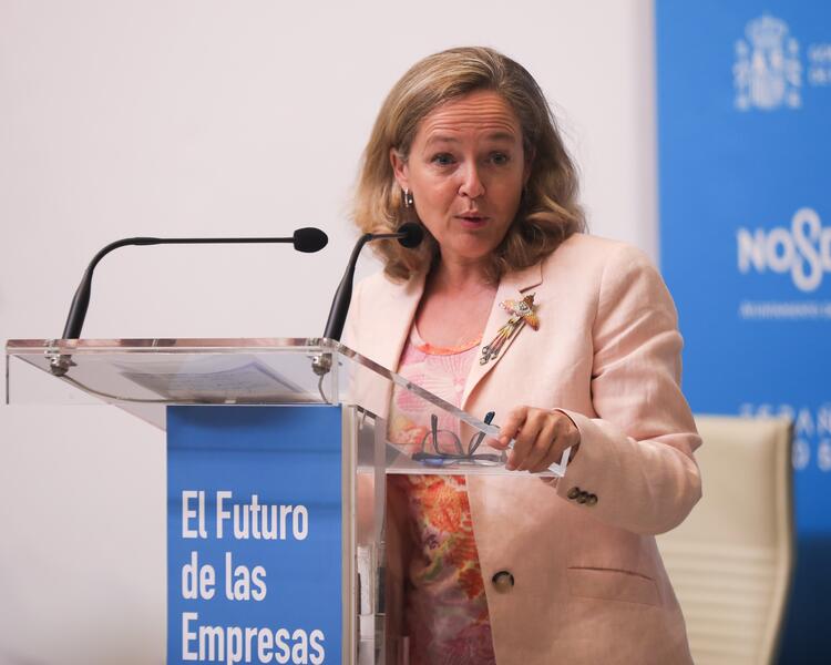 Calviño señala que la subida del SMI es una «buena noticia»