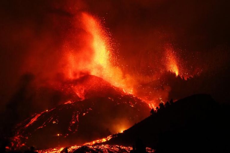 El Cabildo de Tenerife despliega en La Palma a casi una treintena de científicos de Involcan e Iter