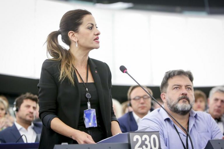Podemos e IU destacan que las notificaciones de la Fiscalía al emérito confirman que es un «prófugo»