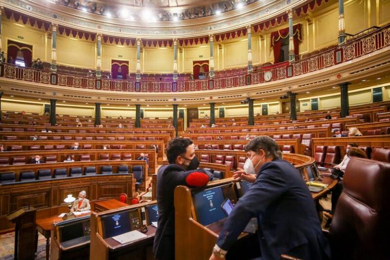 PP y Vox buscan tumbar en el Congreso el recorte de beneficios a las eléctricas por el CO2 no emitido